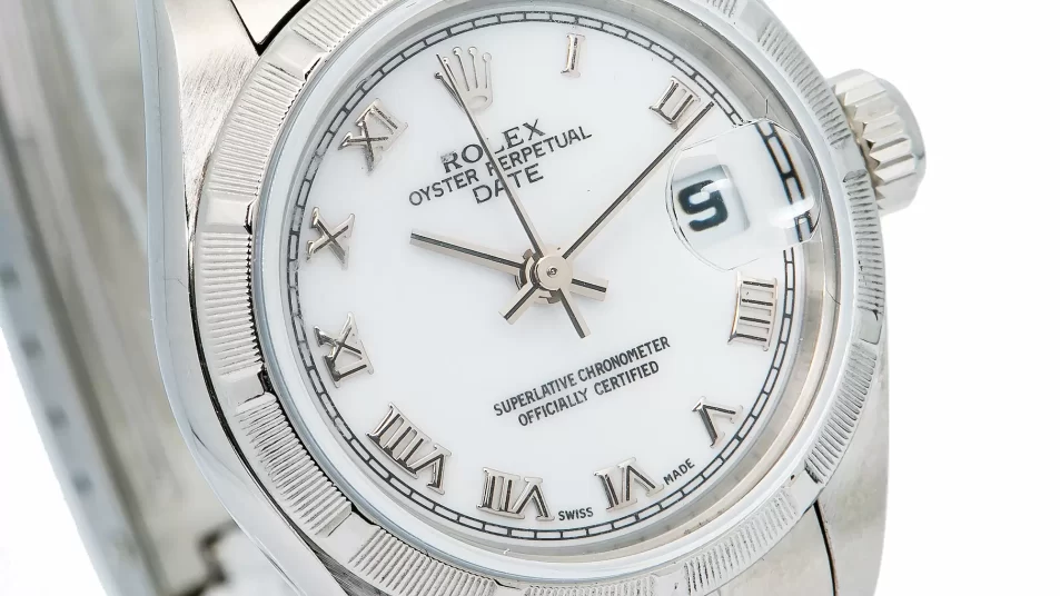 Brand Watch Wholesale Fashion Replica Luxury Lv's Ladies Luminous Smart  Wrist Watch - China Replica Watches and Watch price